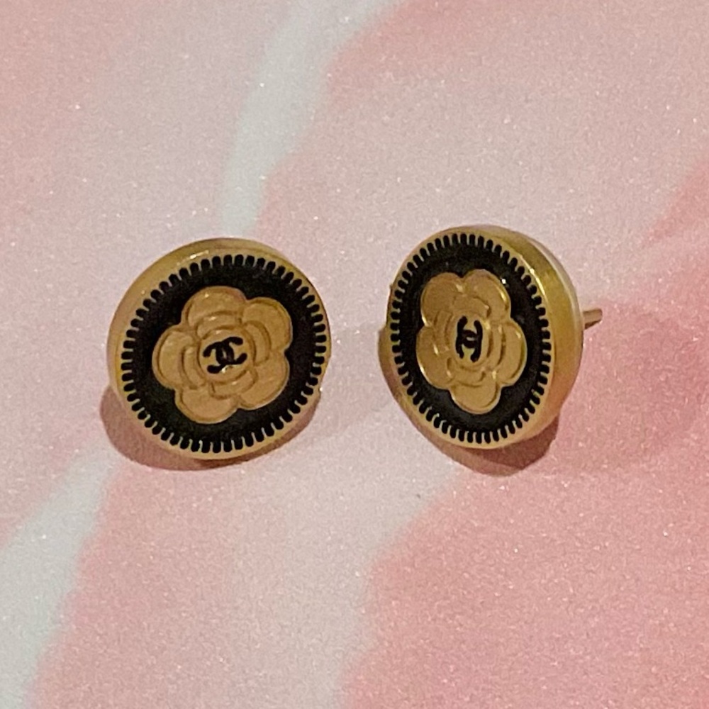 On hold 🛍️Chanel CC Camelia Flower Black and Gold Earrings 06P